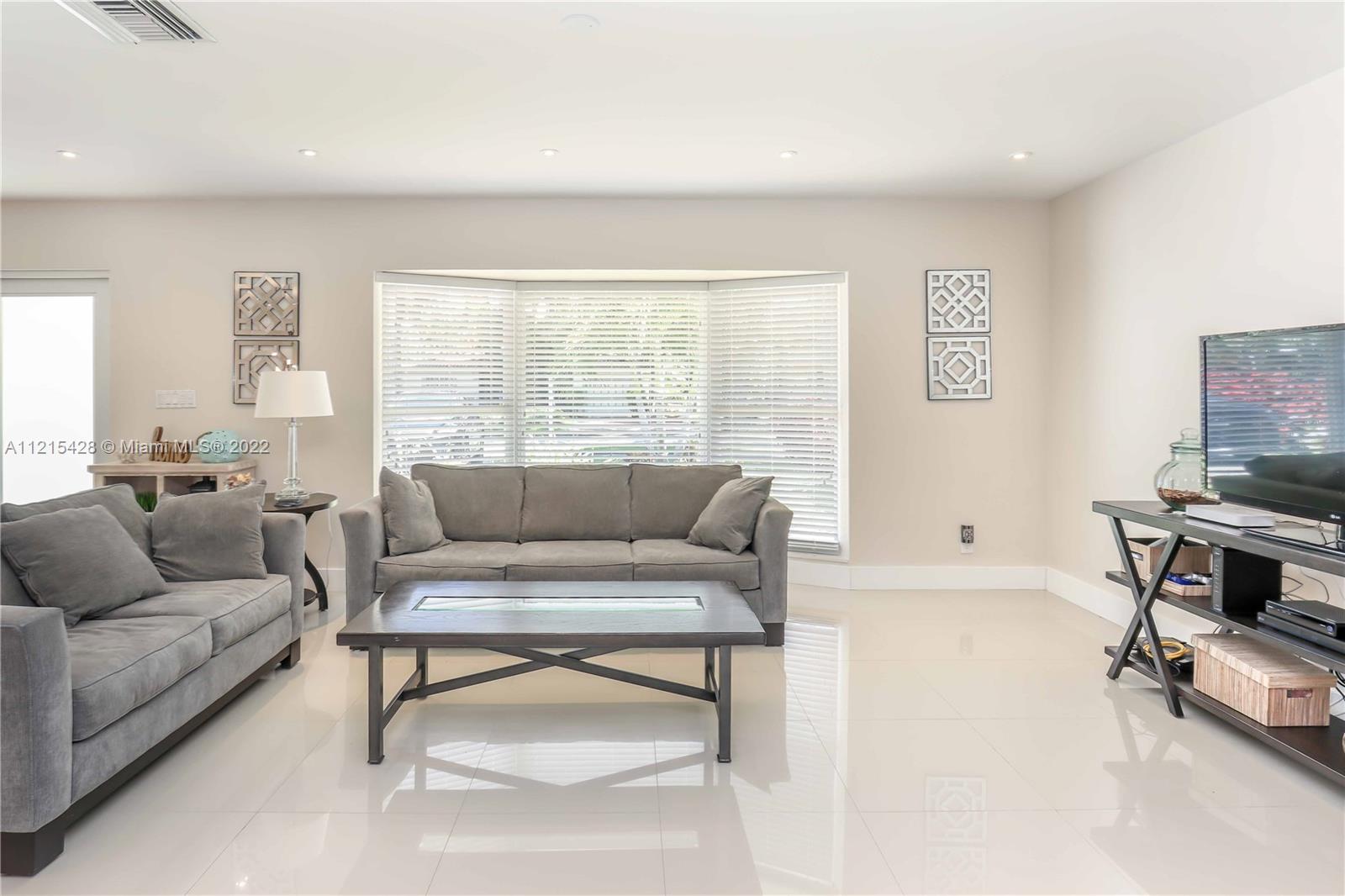HOLLYWOOD LAKES SEC - Residential