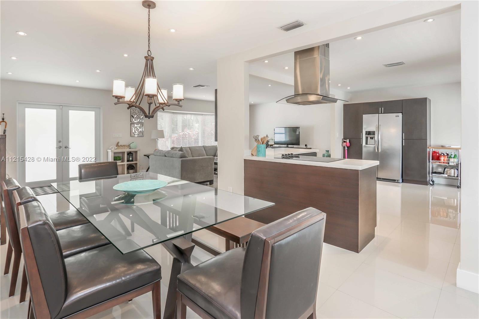 HOLLYWOOD LAKES SEC - Residential