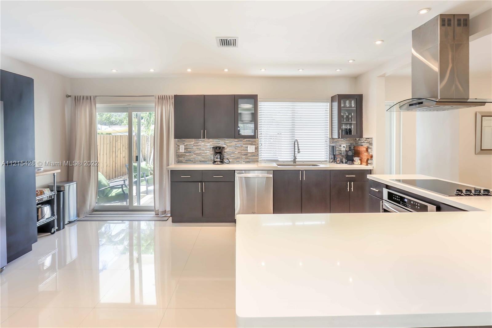 HOLLYWOOD LAKES SEC - Residential