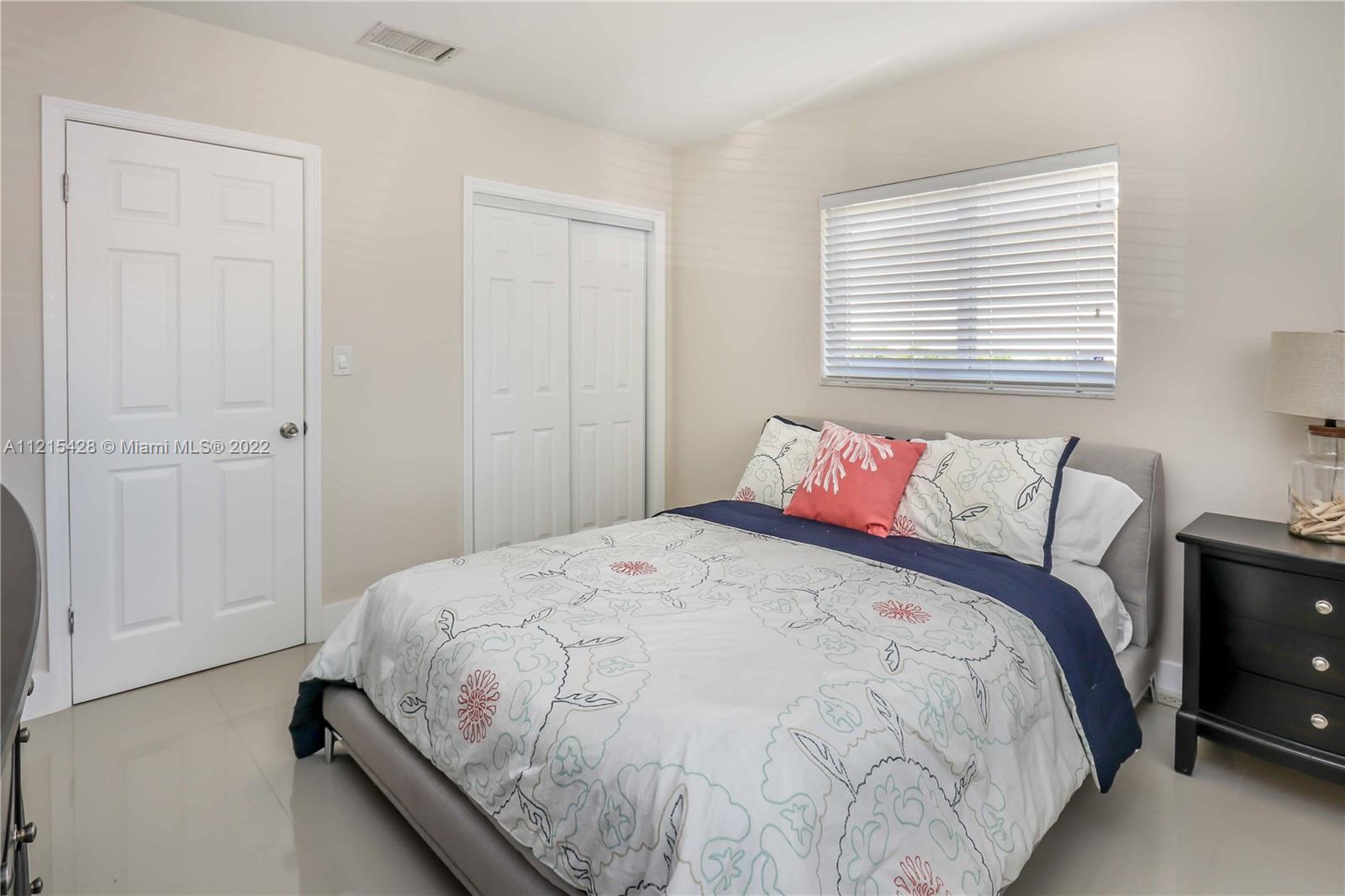 HOLLYWOOD LAKES SEC - Residential
