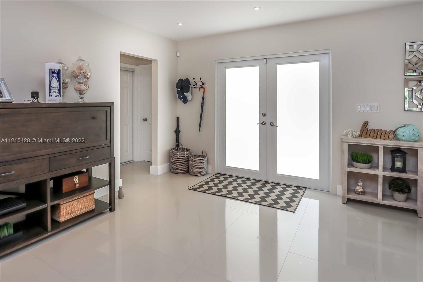 HOLLYWOOD LAKES SEC - Residential