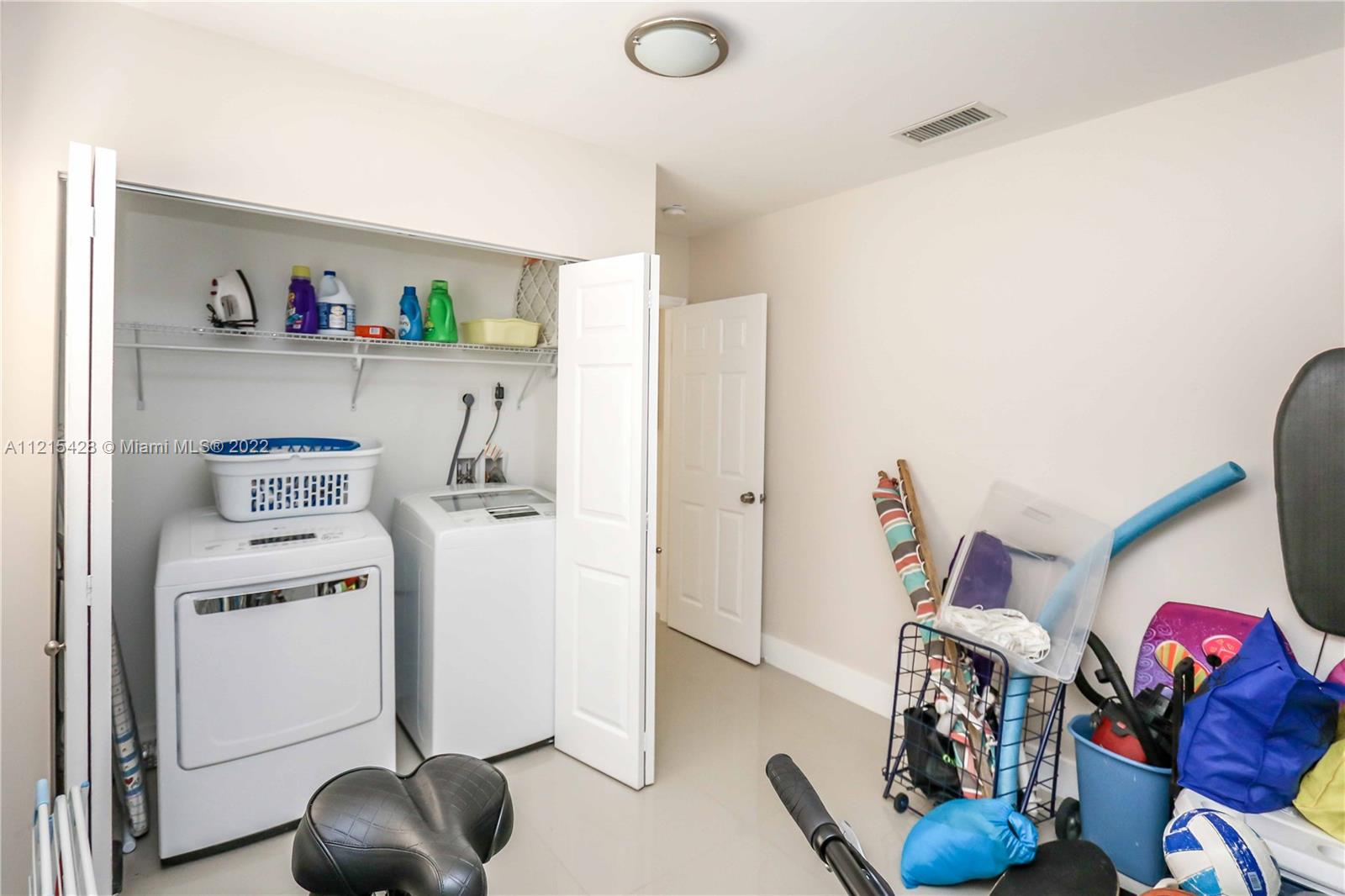HOLLYWOOD LAKES SEC - Residential