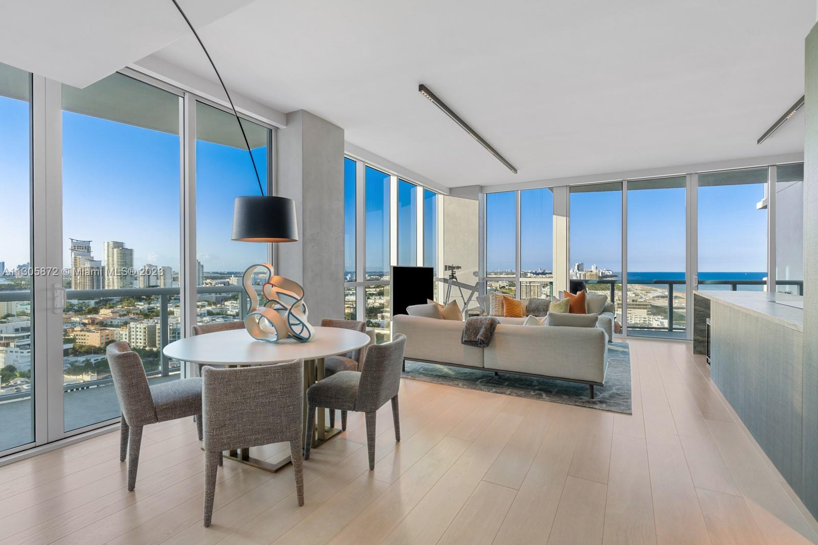 CONTINUUM ON SOUTH BEACH - Residential