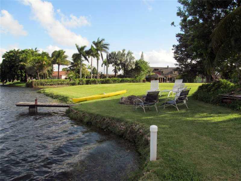 19 54 40 WESTWOOD LAKE 7T - Residential