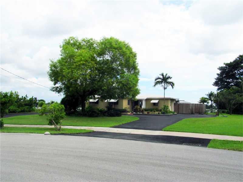 19 54 40 WESTWOOD LAKE 7T - Residential