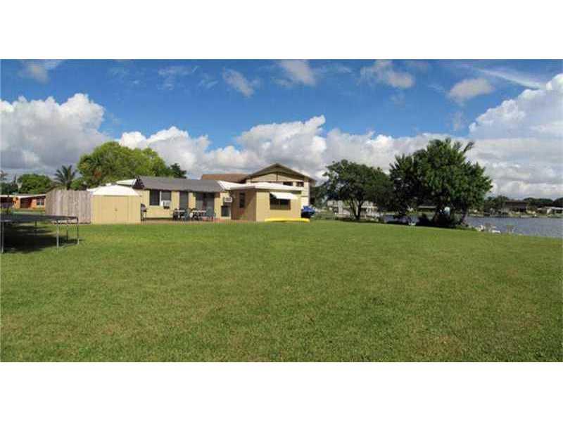 19 54 40 WESTWOOD LAKE 7T - Residential
