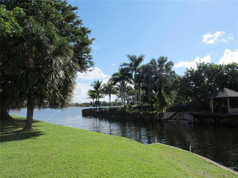 19 54 40 WESTWOOD LAKE 7T - Residential