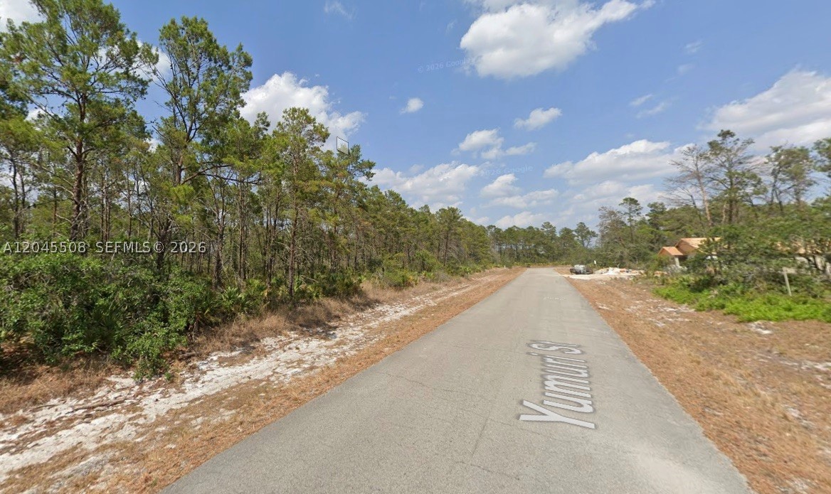 Available Single Family R1 residential lot in SunnLake Golf Community Sebring, Florida. Paved road! Excellent lot to build you single family home on this residential vacant lot for sale at the prestigious golf community of Sun’n Lake of Sebring in Florida, USA. Sun’n Lake, located in the heart of Florida in the United States, is a beautiful neighborhood that offers two 18-hole championship golf courses, an elegant restaurant and clubhouse, recreation complex, exercise room, amenities, scenic and beautiful landscapes. Arts and culture, sports and recreation, fishing, dining and shopping, health centers, and magnificent events make living in Sebring, one of the preferred places in Florida.