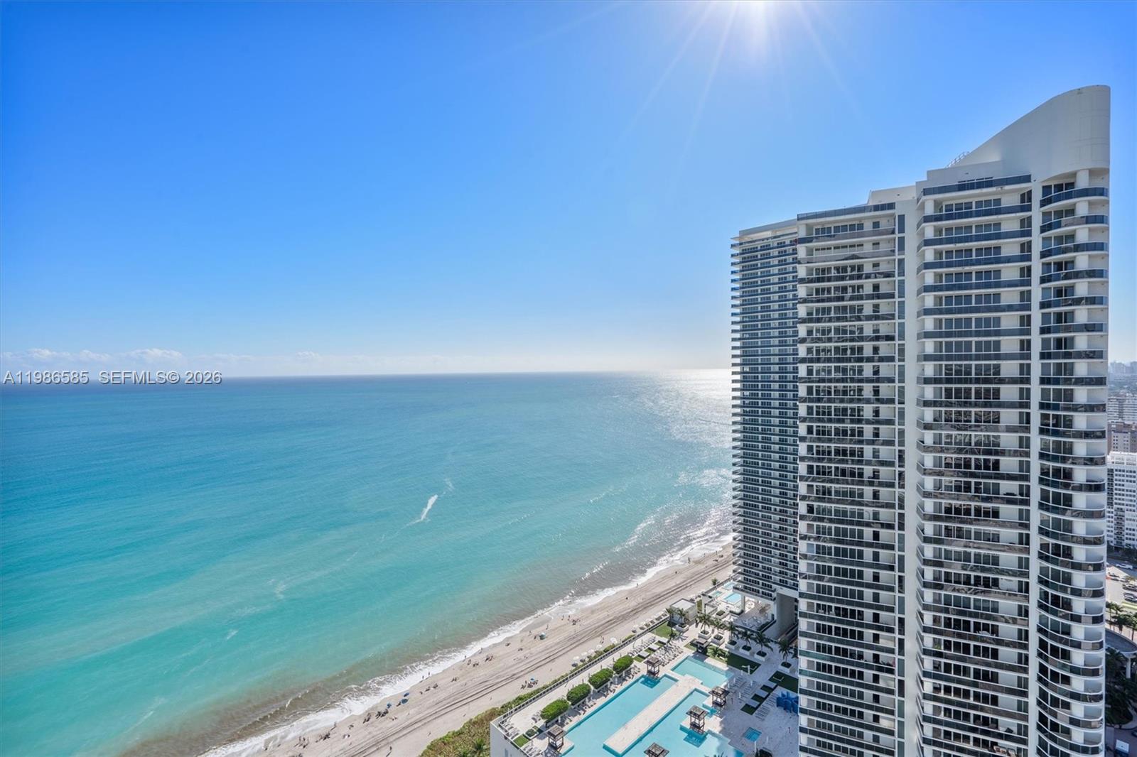 YOU HAVE TO SEE THIS BREATHTAKING SOUTH OCEANFRONT VIEW FROM THE 32ND FLOOR. GREAT SECOND HOME OR INVESTMENT AIRBNB PROPERTY WITH NO RENTAL RESTRICTIONS. FLOOR-TO-CEILING BLUE WATER VIEWS FROM THE BEST-PRICED ONE-BEDROOM/ONE-BATHROOM IN THE LIVE RESIDENCES. GREAT LAYOUT WITH A BEAUTIFUL OPEN-CONCEPT MODERN KITCHEN AND AN EXTENDED BALCONY. COMPLETELY FURNISHED WITH A WASHER AND DRYER. FIVE-STAR LUXURY AMENITIES INCLUDE CONCIERGE SERVICE, HEATED RESORT-STYLE SWIMMING POOLS, ON-SITE RESTAURANTS, A BAR, JACUZZI, VALET (FREE FOR OWNERS), SPA WITH ORGANIC PRODUCTS, BASKETBALL COURT, TENNIS COURT, RACQUETBALL COURT AND MUCH MORE. NEW OWNERS MAY OCCUPY THE UNIT FOR 150 DAYS. ROI HAS INCREASED CONSISTENTLY YEAR AFTER YEAR. PERFECT AIRBNB HISTORY WITH 5* REVIEWS FROM RENTERS. BEAUTIFUL UNIT + DESIRABLE FLOOR 
+ INCOME PRODUCER = GREAT DEAL !!!