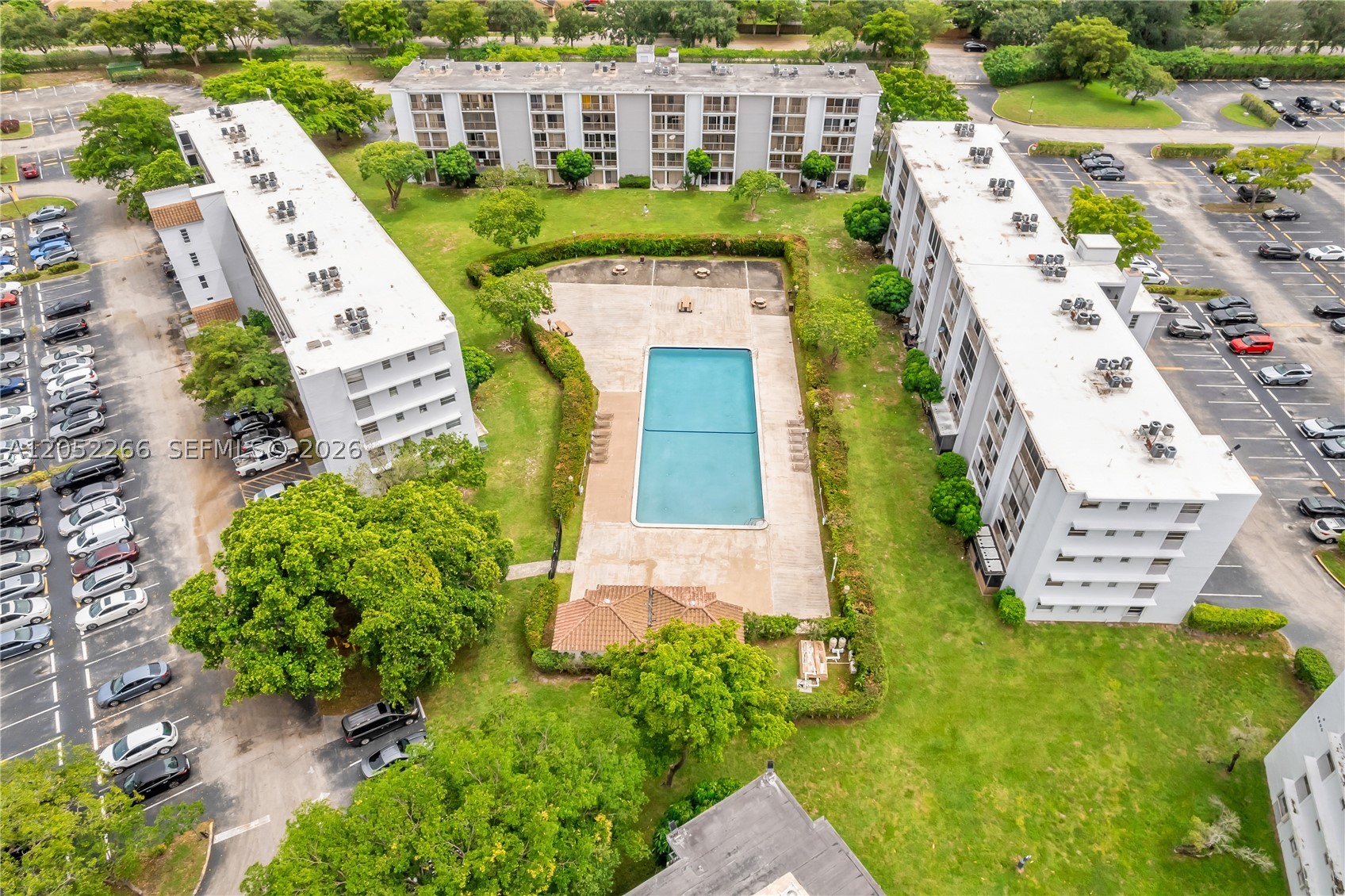 LAKESHORE AT UNIVERSITY P - Residential