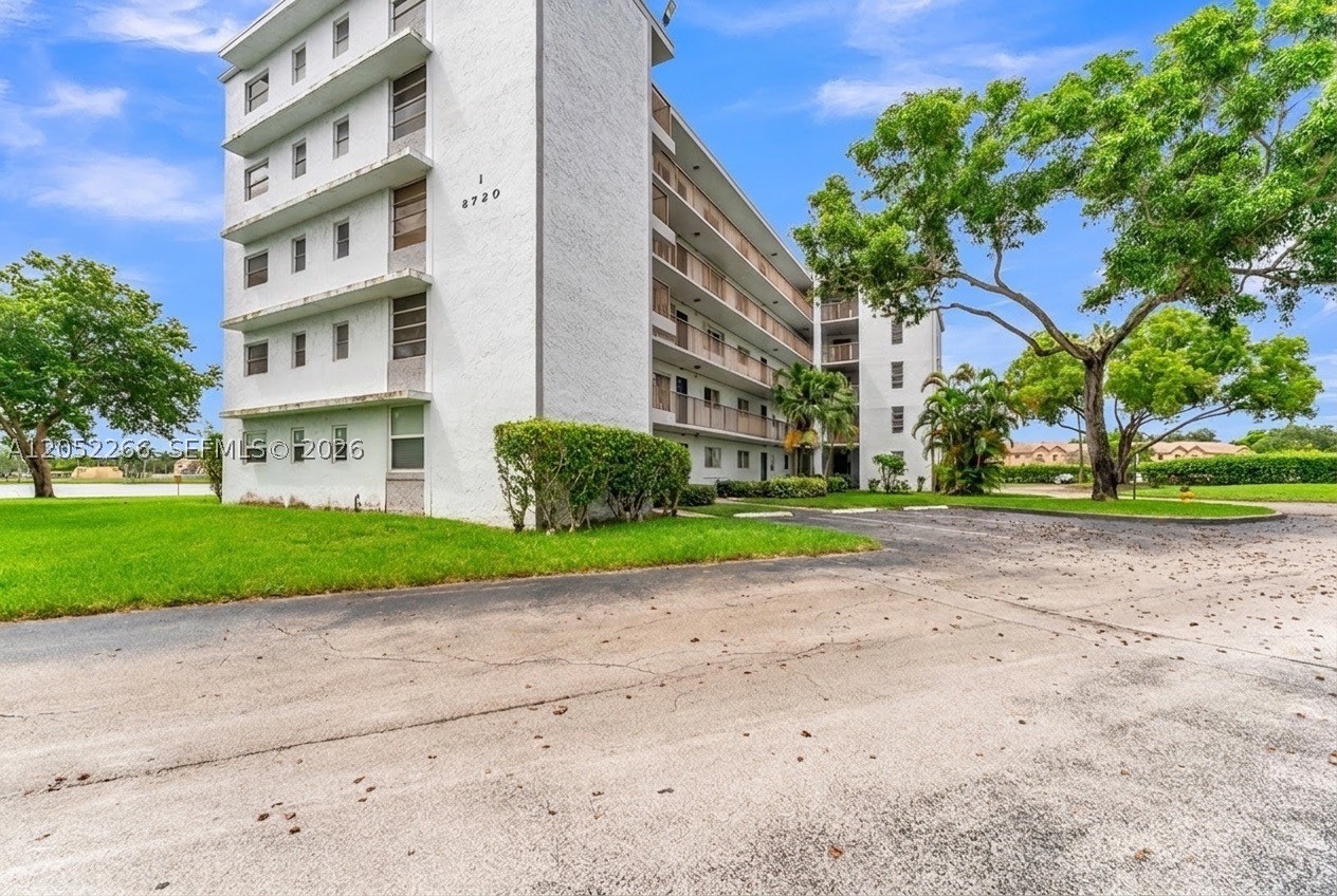 LAKESHORE AT UNIVERSITY P - Residential