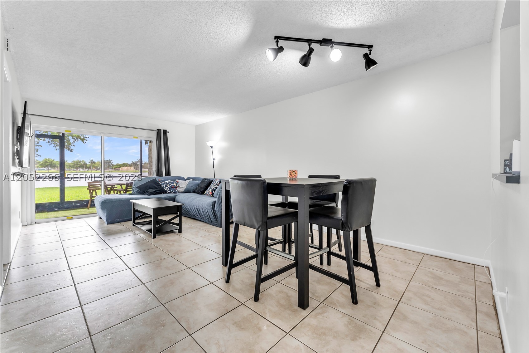 LAKESHORE AT UNIVERSITY P - Residential