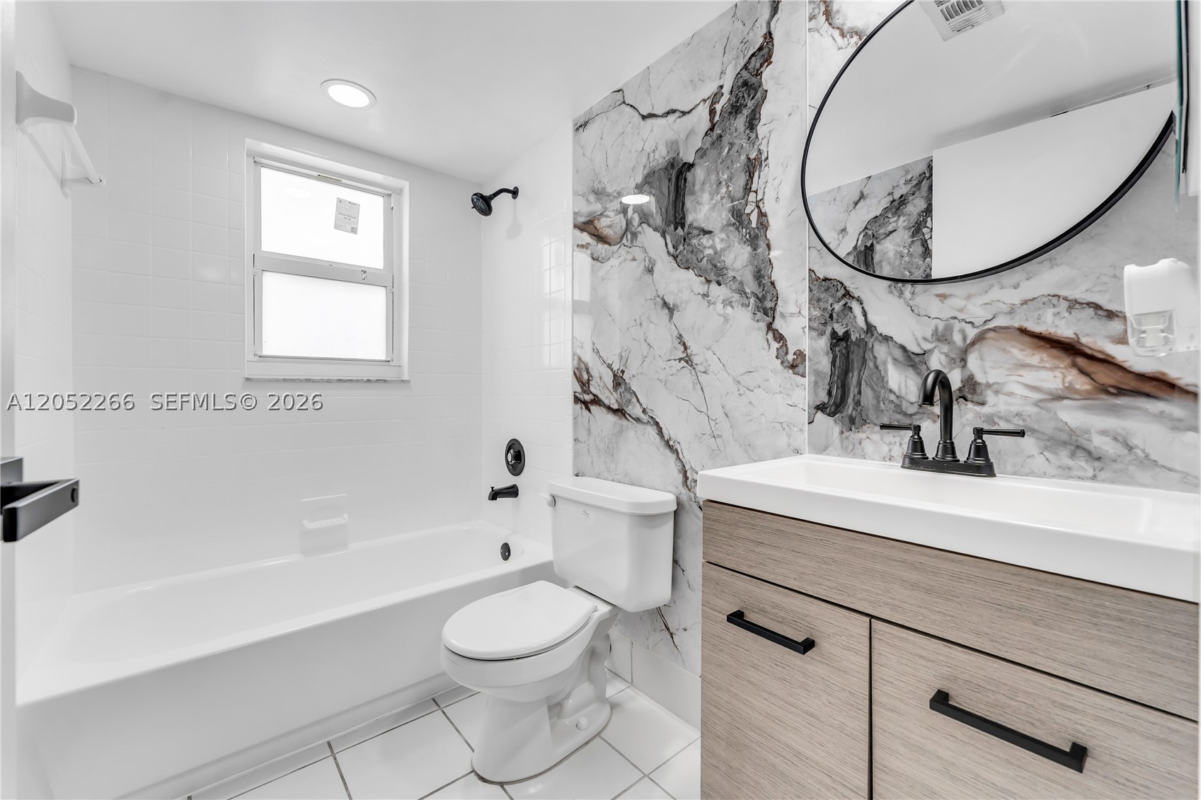 LAKESHORE AT UNIVERSITY P - Residential
