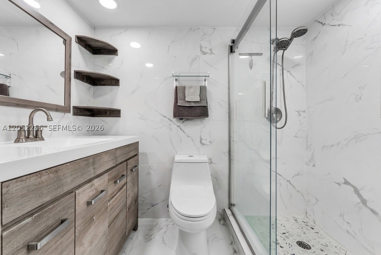 LAKESHORE AT UNIVERSITY P - Residential