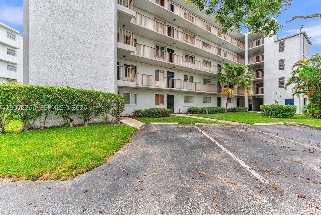 LAKESHORE AT UNIVERSITY P - Residential