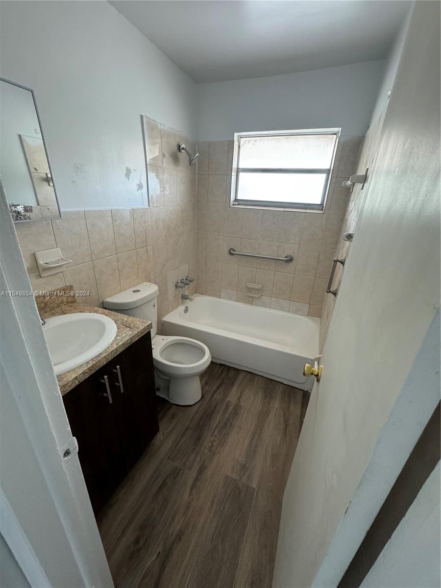 COBOS FRONTON SUB 1 - Residential Lease