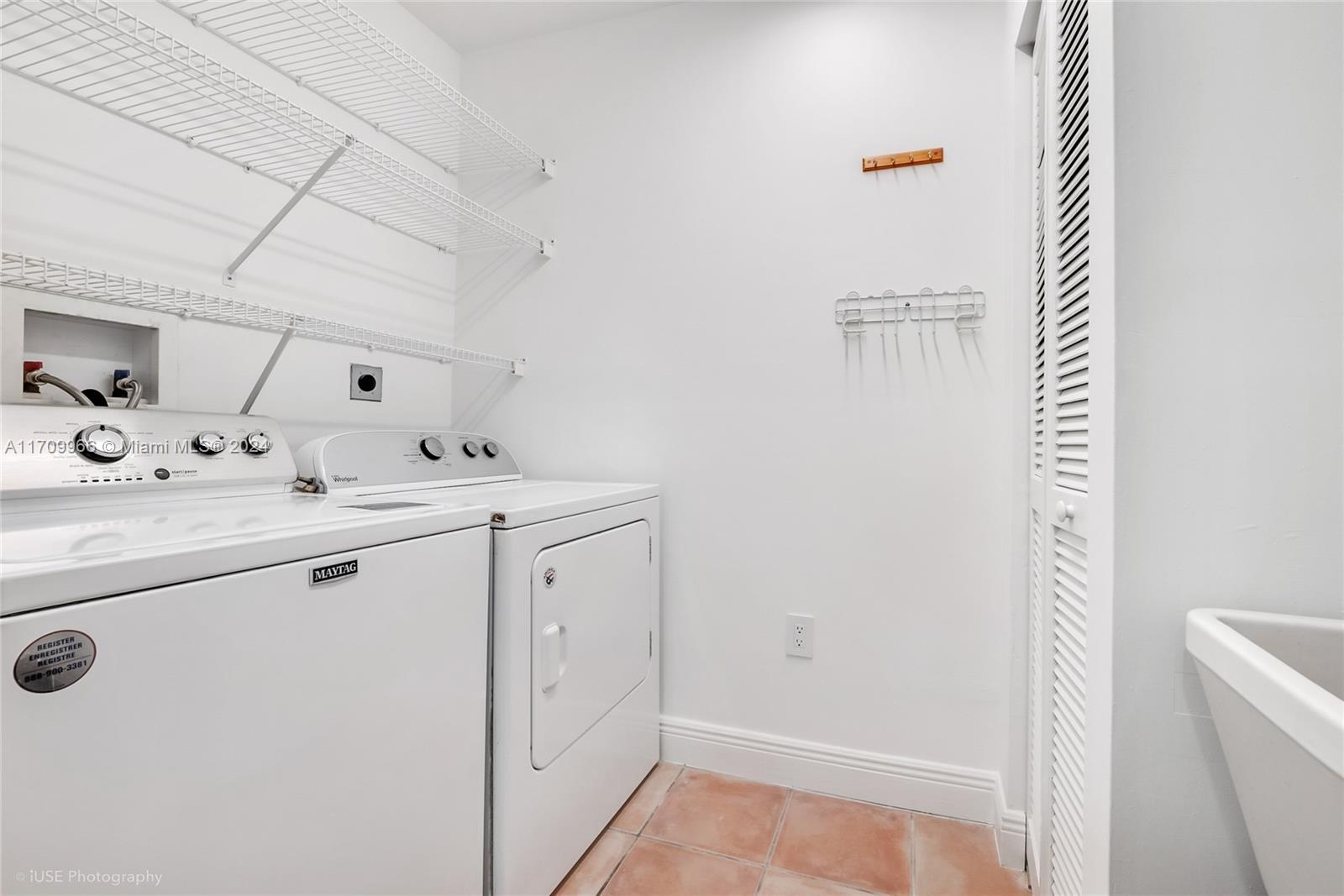 CORAL GABLES C C SEC 3 - Residential Lease