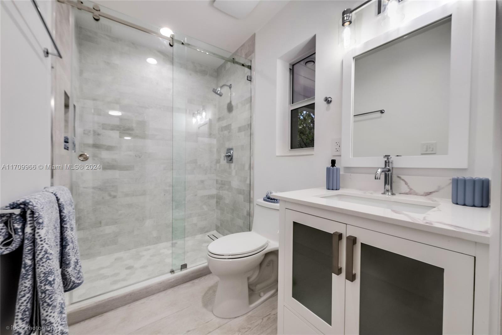 CORAL GABLES C C SEC 3 - Residential Lease