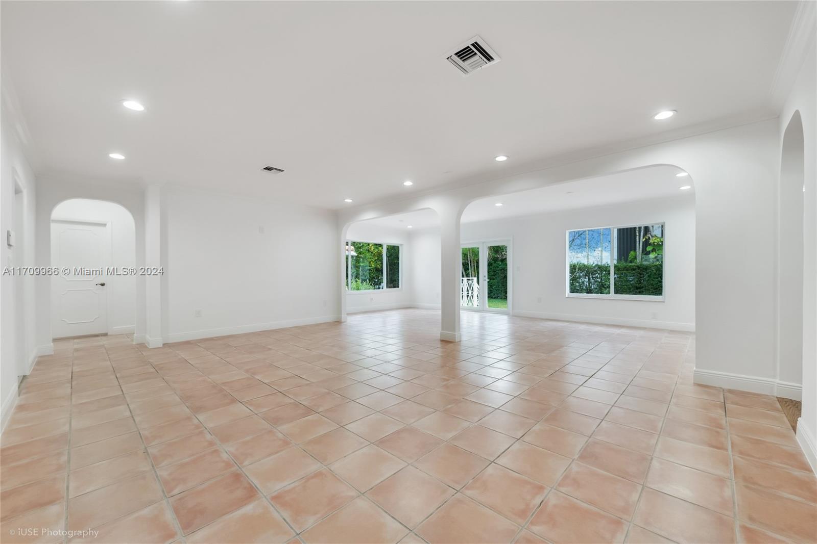 CORAL GABLES C C SEC 3 - Residential Lease
