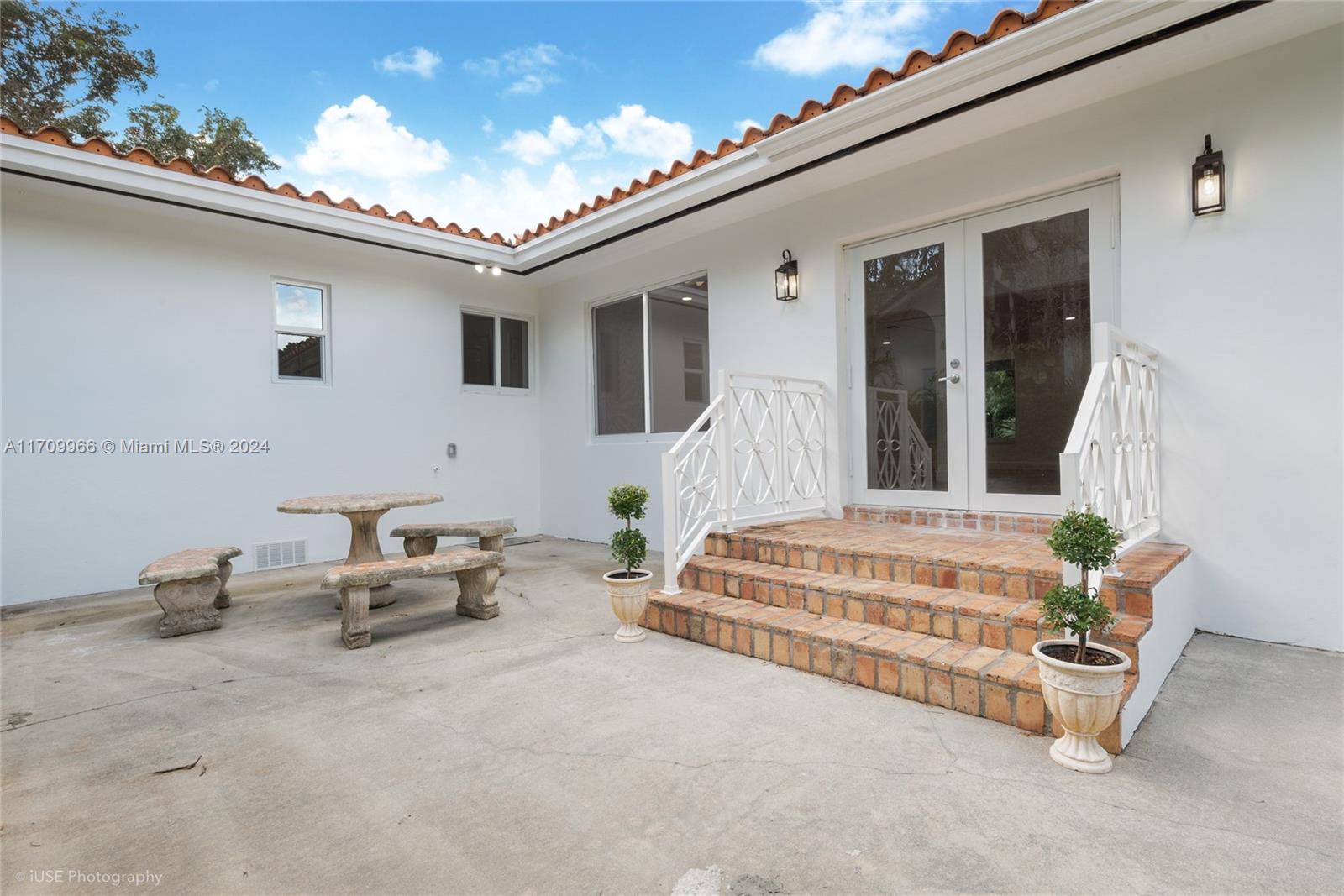 CORAL GABLES C C SEC 3 - Residential Lease