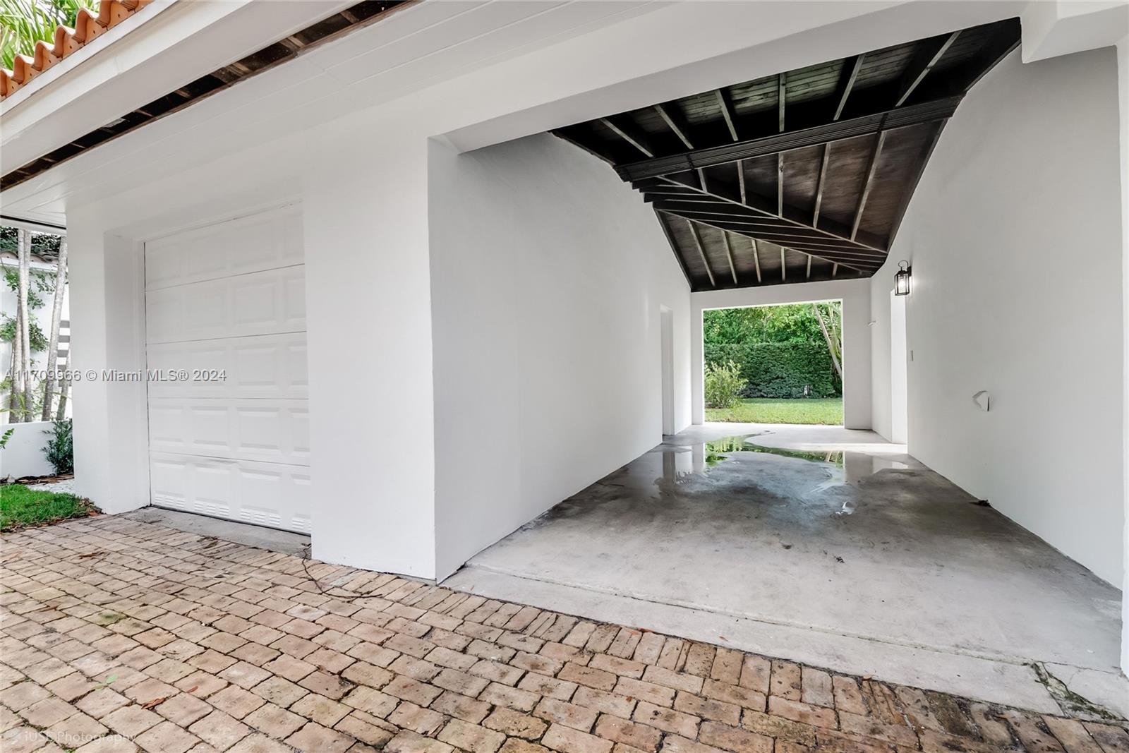 CORAL GABLES C C SEC 3 - Residential Lease