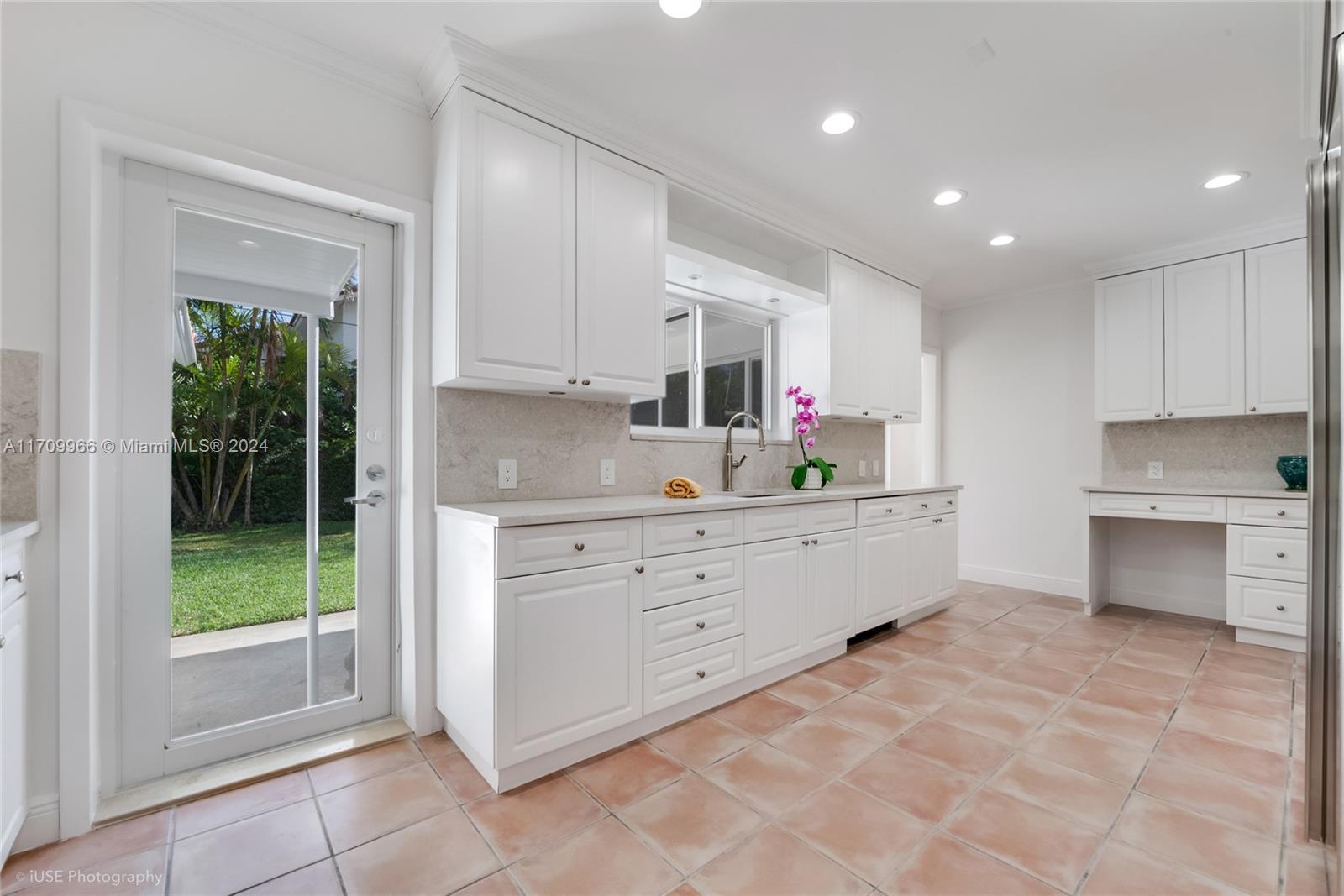 CORAL GABLES C C SEC 3 - Residential Lease