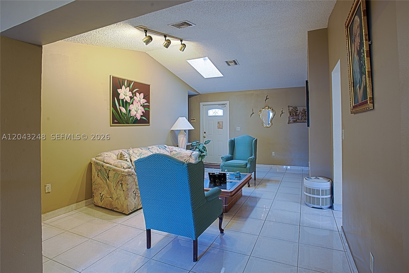COUNTRY LAKE MANORS SEC 3 - Residential