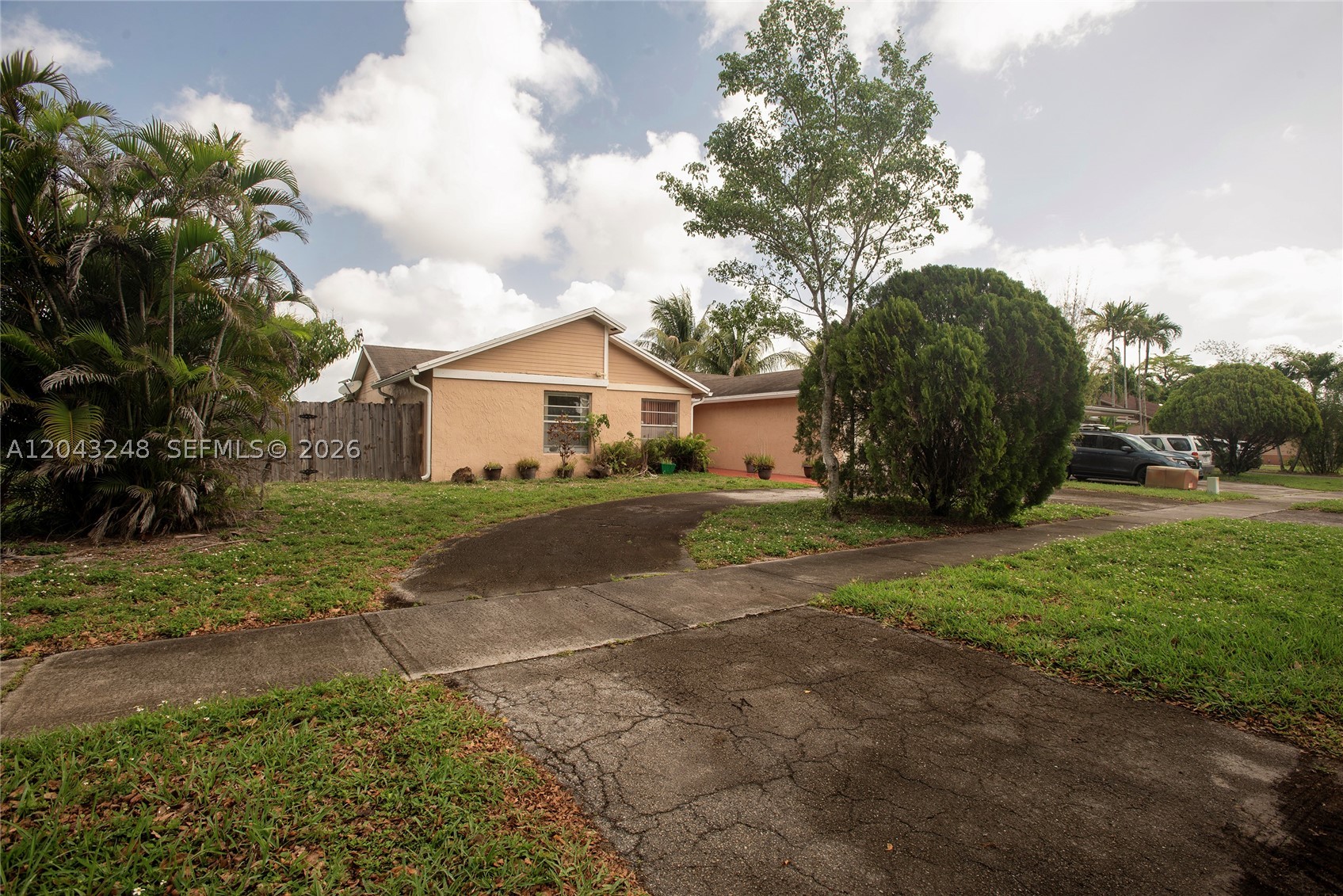 COUNTRY LAKE MANORS SEC 3 - Residential