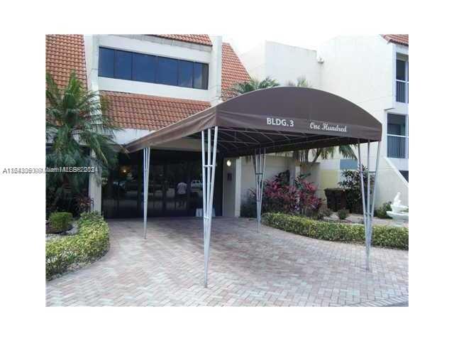 BUILDING THREE OF RACQUET - Residential Lease