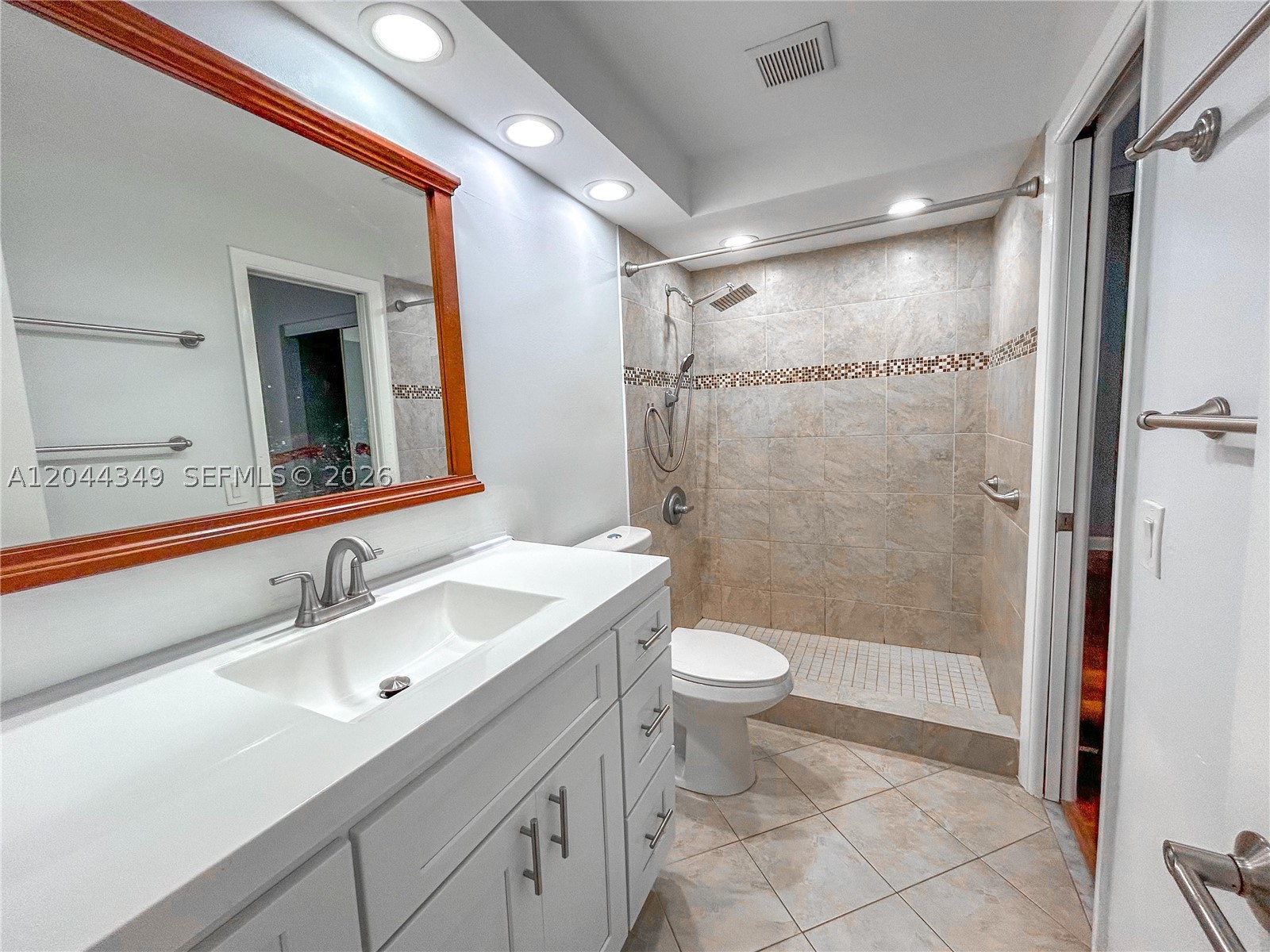 LAKES MEADOW VILG HOMES C - Residential