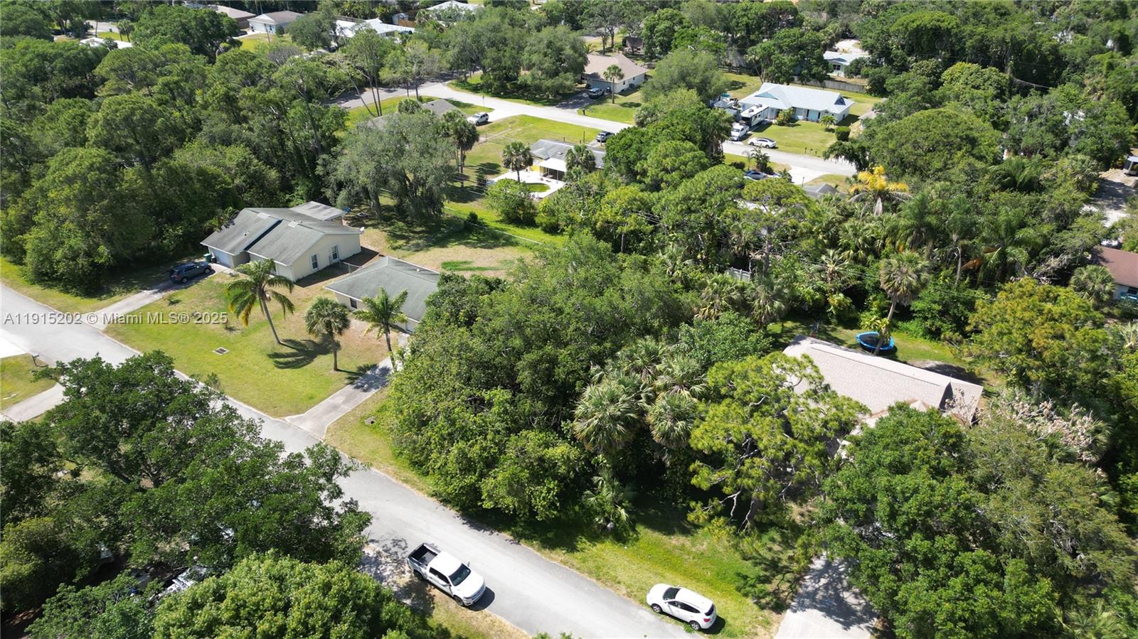Opportunity to build your dream home and have freedom to bring your toys, truck and have no HOA restrictions. Lakewood Park is a quiet residential community with proximity to everything.Some of the best fishing, boating,and water sports only minutes away. Sizes are approx/subj to error.