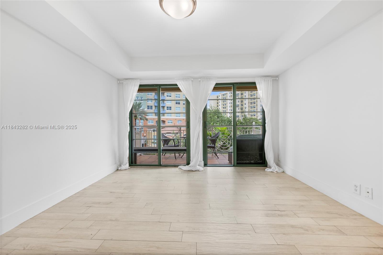 THE COURTS AT SOUTH BEACH - Residential Lease