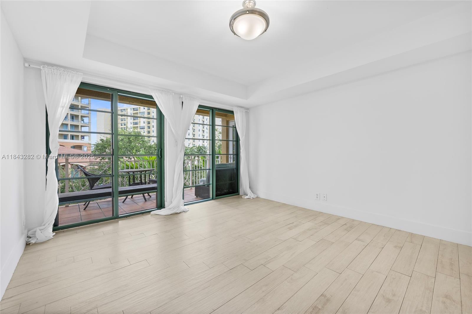 THE COURTS AT SOUTH BEACH - Residential Lease