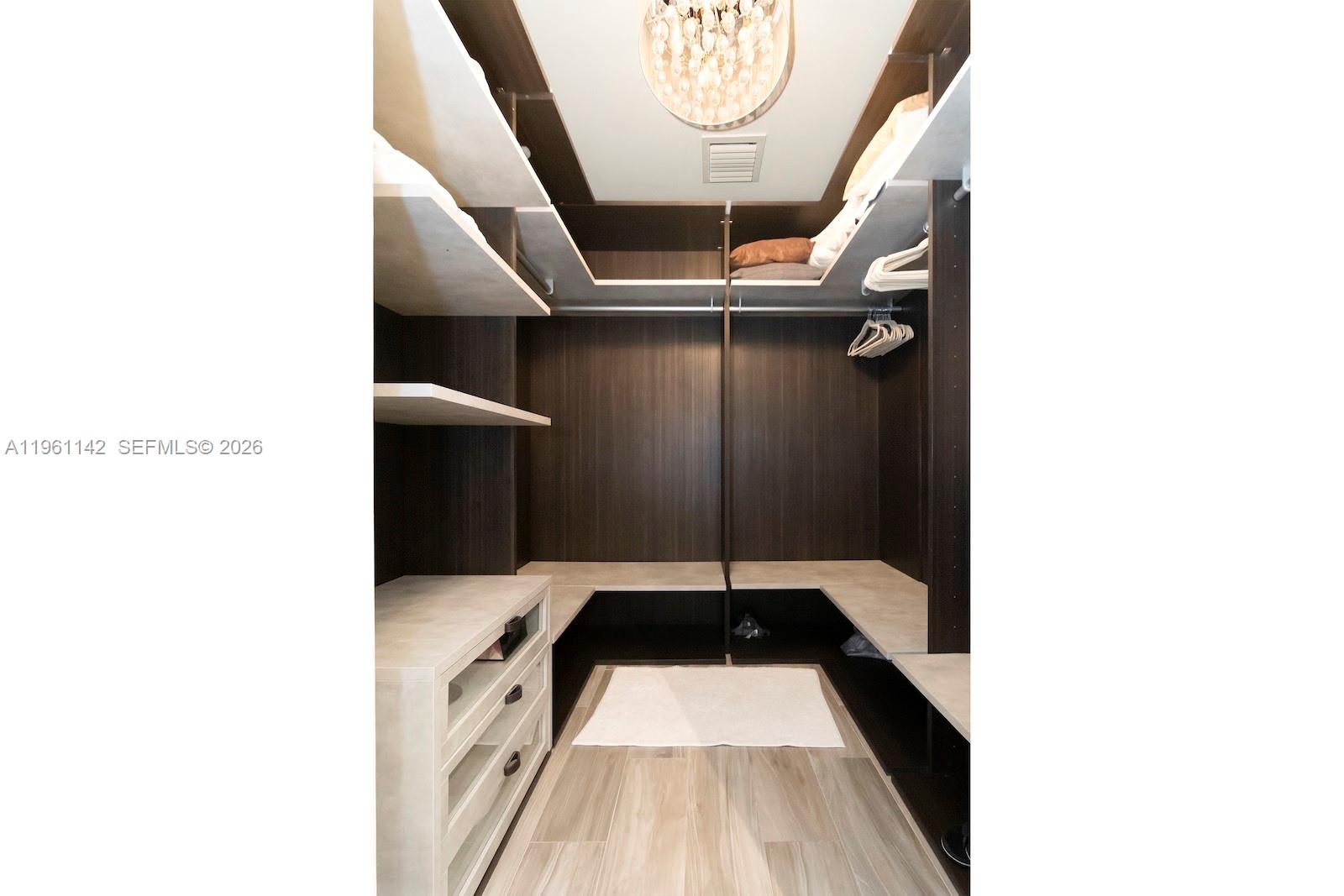SLS LUX BRICKELL - Residential