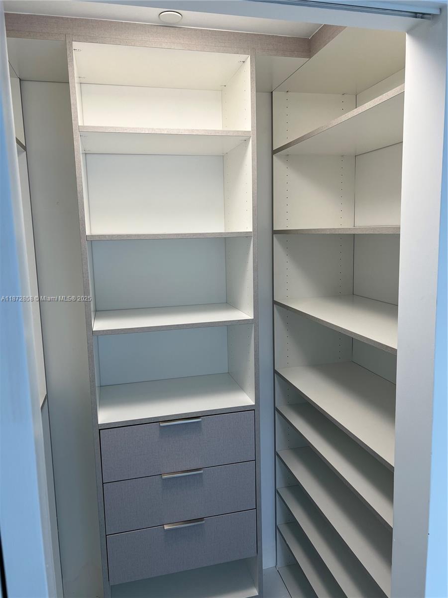 PARAISO BAYVIEWS CONDO - Residential Lease