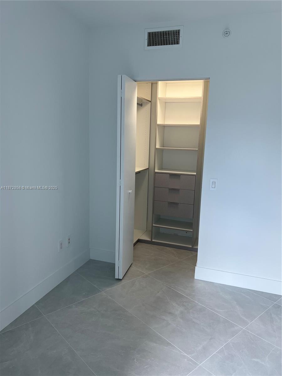 PARAISO BAYVIEWS CONDO - Residential Lease