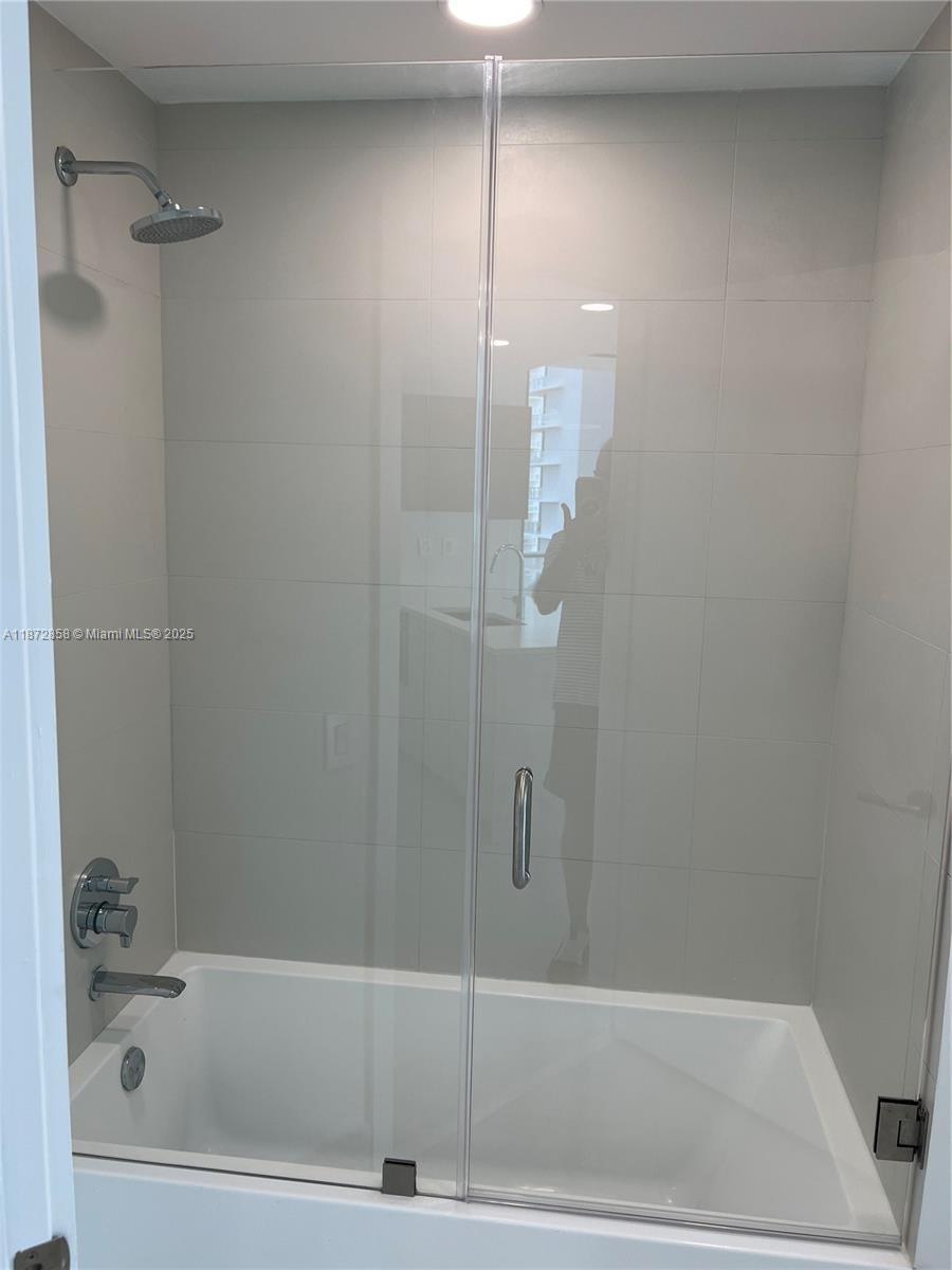 PARAISO BAYVIEWS CONDO - Residential Lease