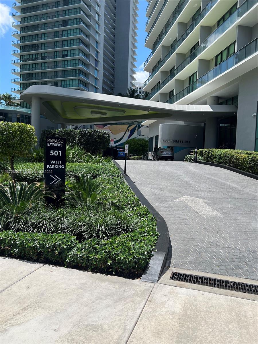 Spectacular bay & ocean views featuring 3b/2b, 9+feet floor-ceiling windows, huge 500 sf balcony, Bosch kitchen appliances with new cabinets, new tile floor, custom built-in closets, foyer built-in consol with mirror, new shower enclosures, new recess lighting & fixtures & more. Building has countless amenities includes a roof top pool on the 46th floor with 360-degree views, tennis courts, movie, spa, kids, billiard & party rooms, state of the art fitness center, BBQ area, additional pool on the 5thfloor, business center, basketball court. Paraiso District, an over 12 acres development project consists of a bay-front park, boardwalk & the famous AMARA restaurant in a superb location walking distance to Midtown, the Design District & Wynwood. Come see it! You'll love it!