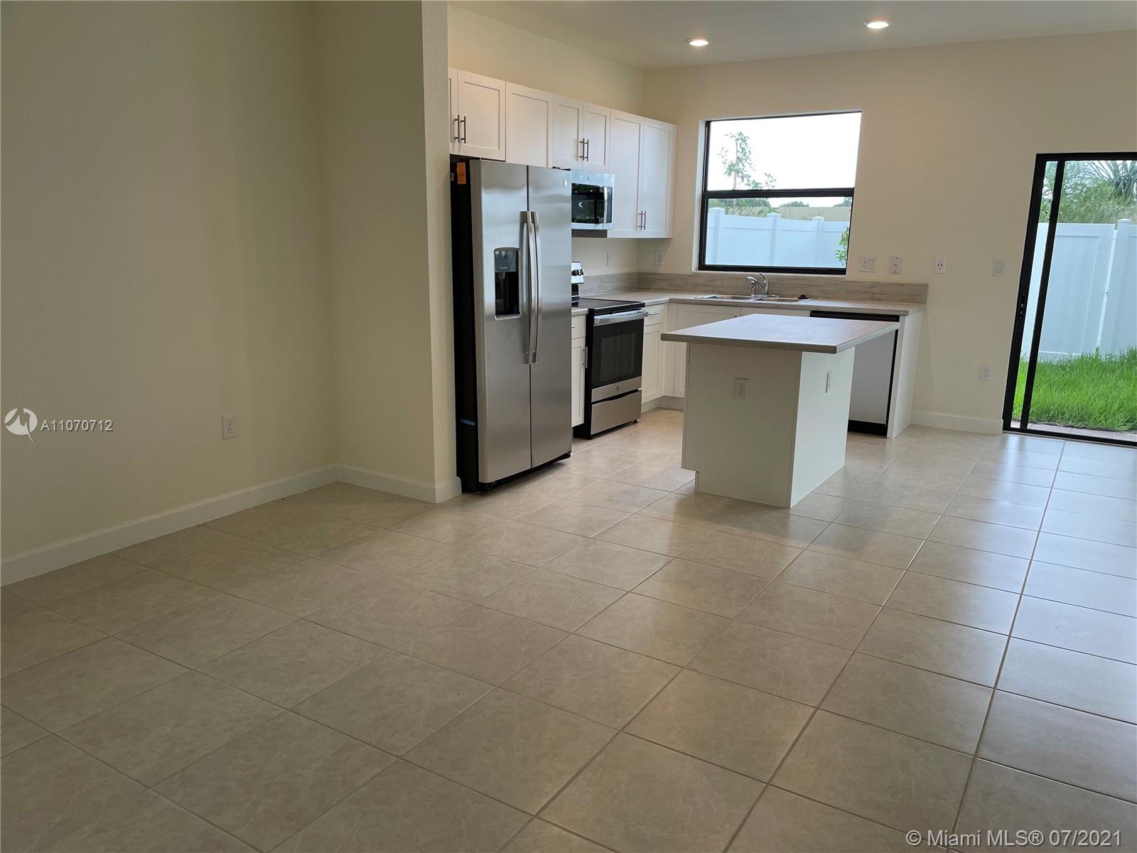 AQUABELLA NORTH REPLAT - Residential Lease