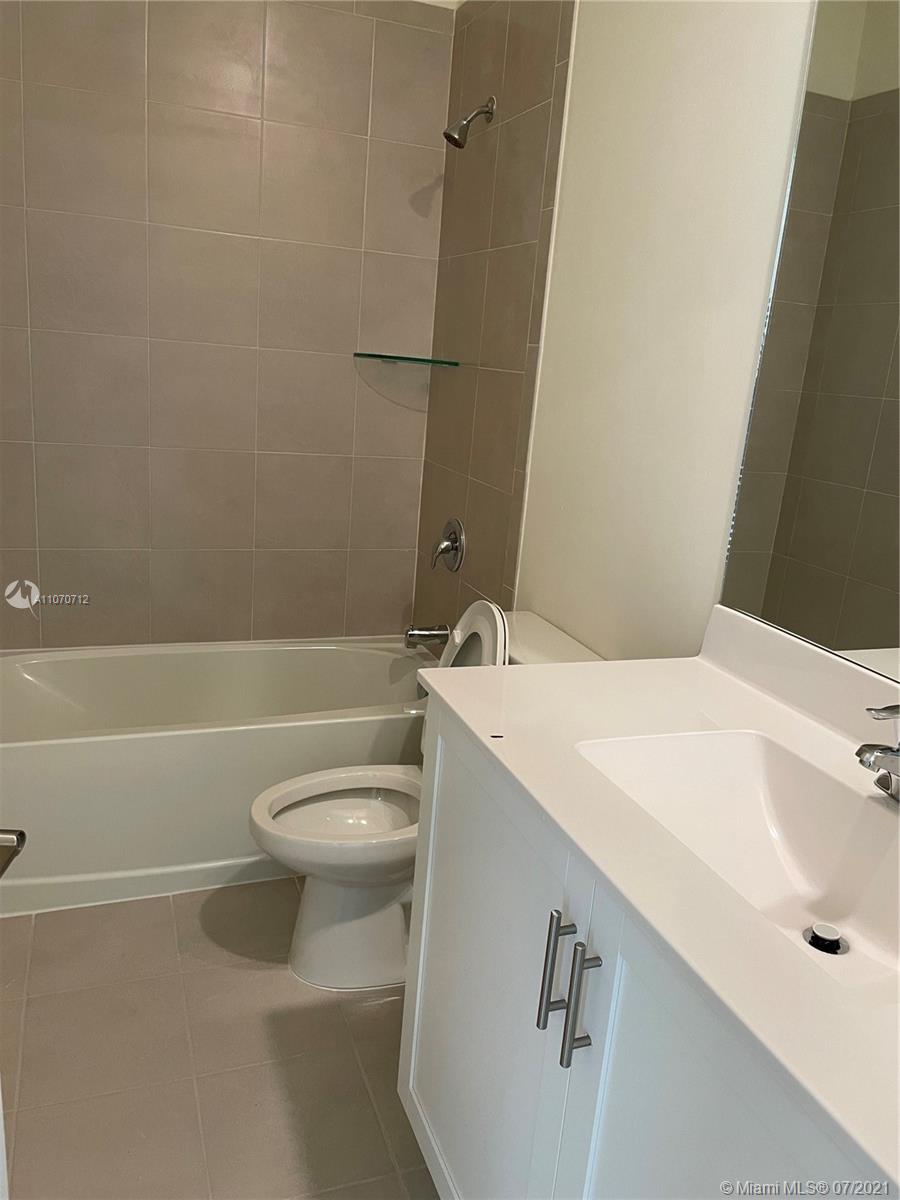AQUABELLA NORTH REPLAT - Residential Lease