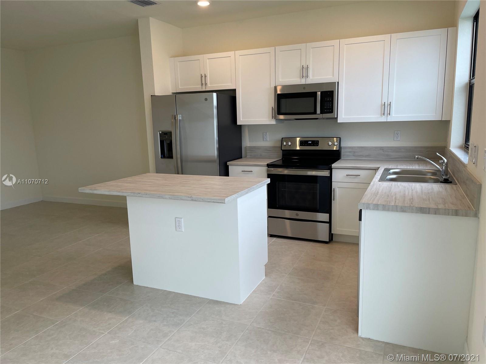 AQUABELLA NORTH REPLAT - Residential Lease