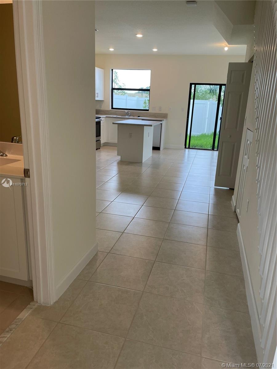 AQUABELLA NORTH REPLAT - Residential Lease
