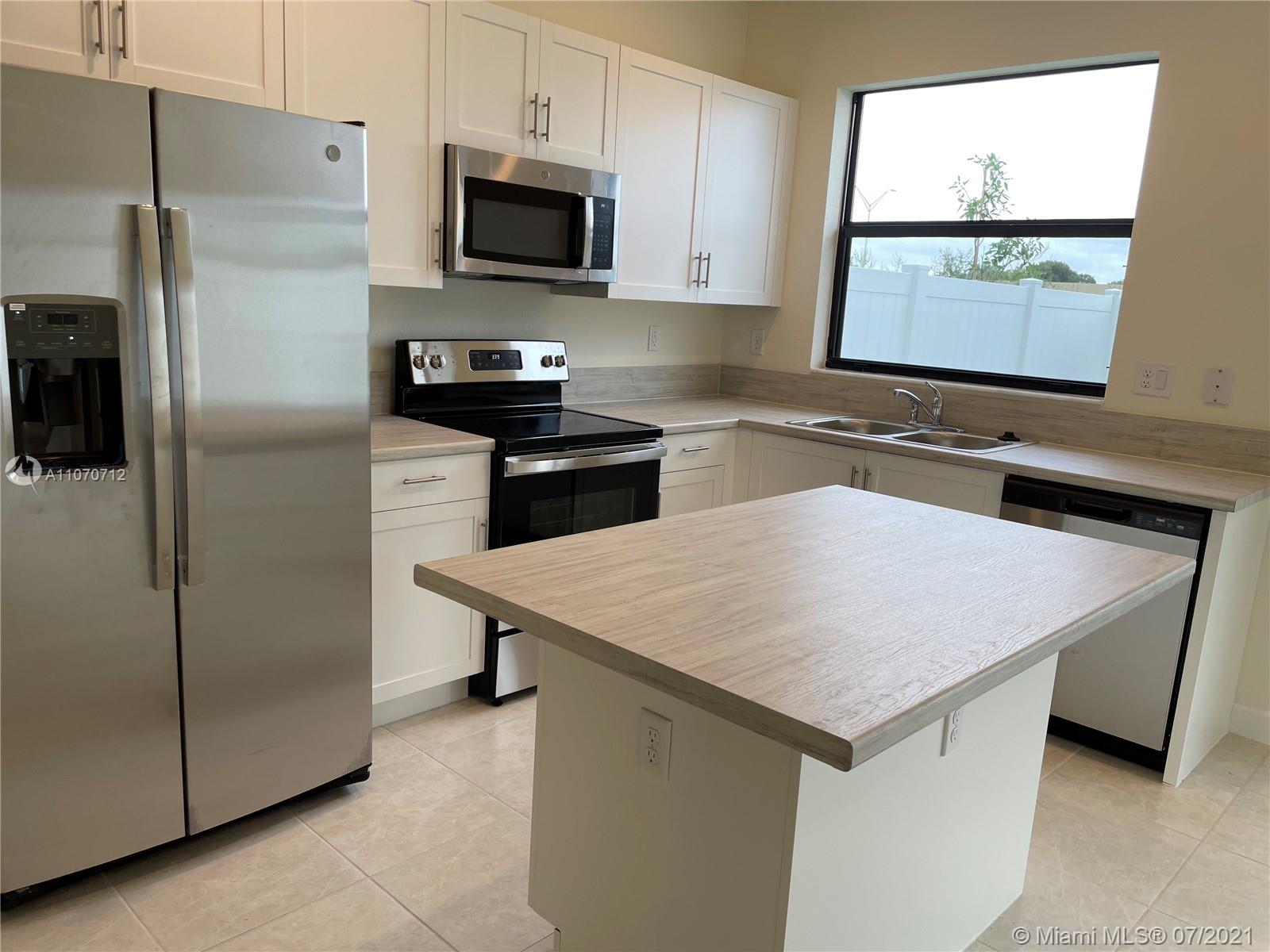 AQUABELLA NORTH REPLAT - Residential Lease