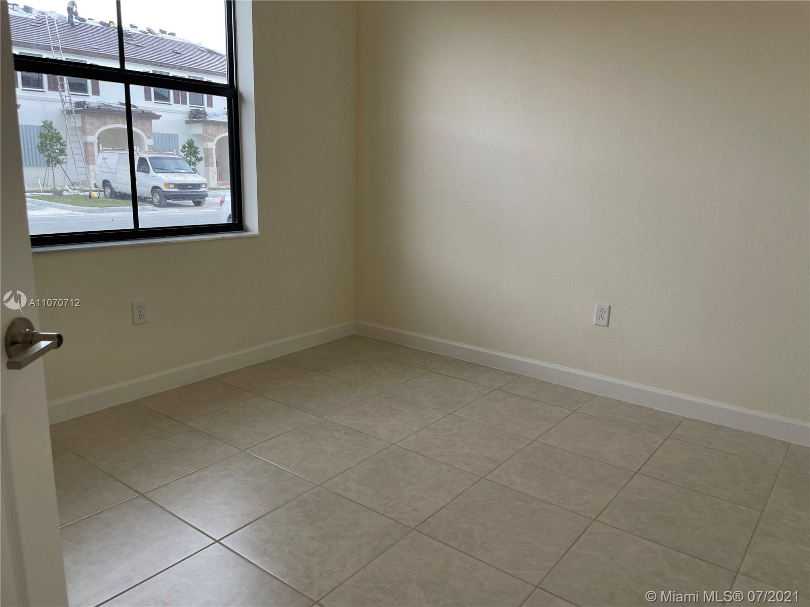AQUABELLA NORTH REPLAT - Residential Lease