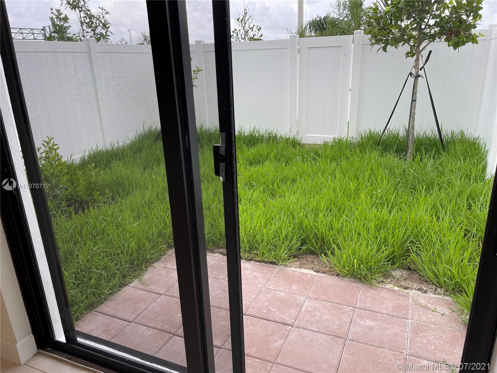 AQUABELLA NORTH REPLAT - Residential Lease