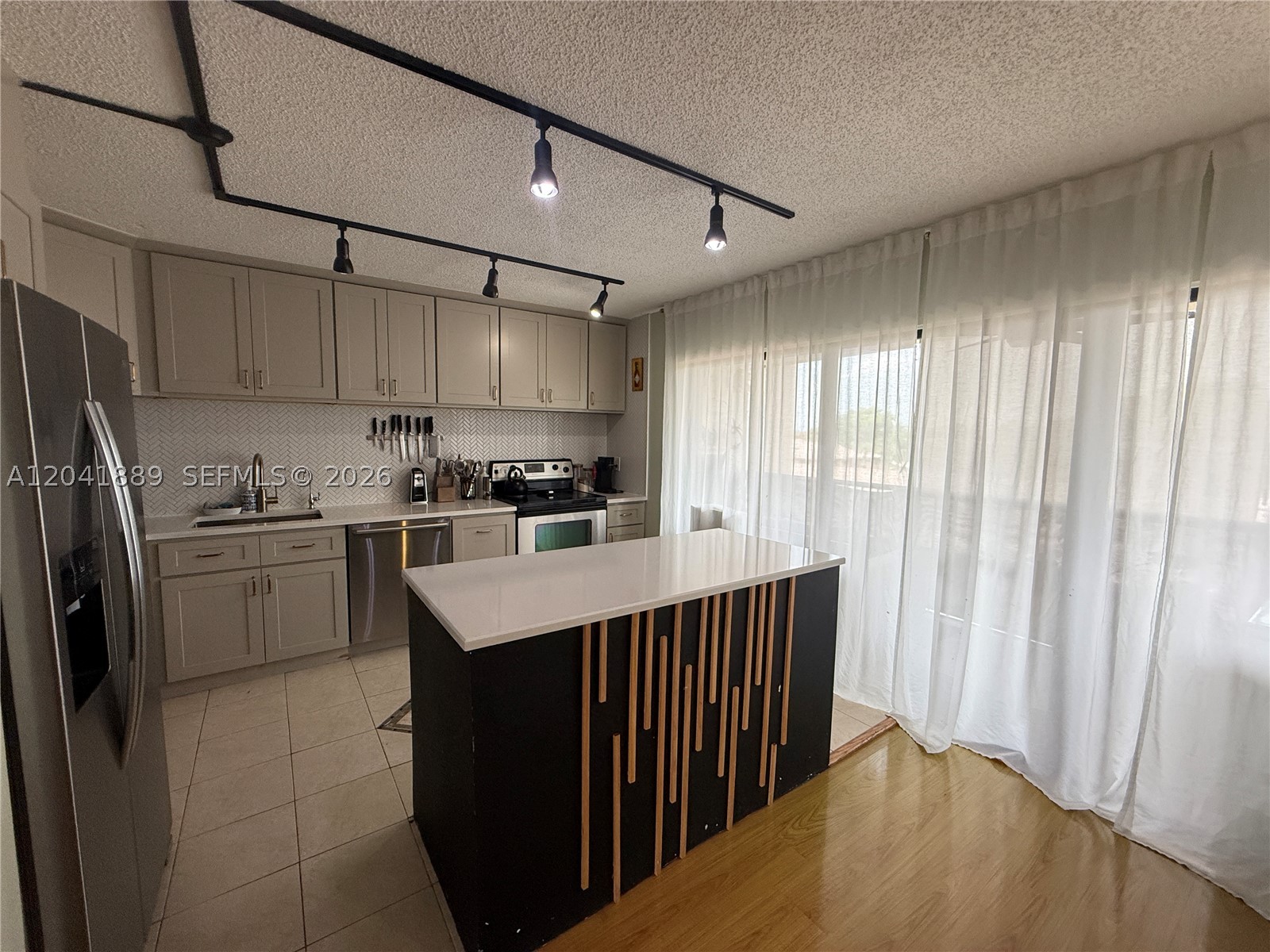 COUNTRY LANE CONDO #1 - Residential