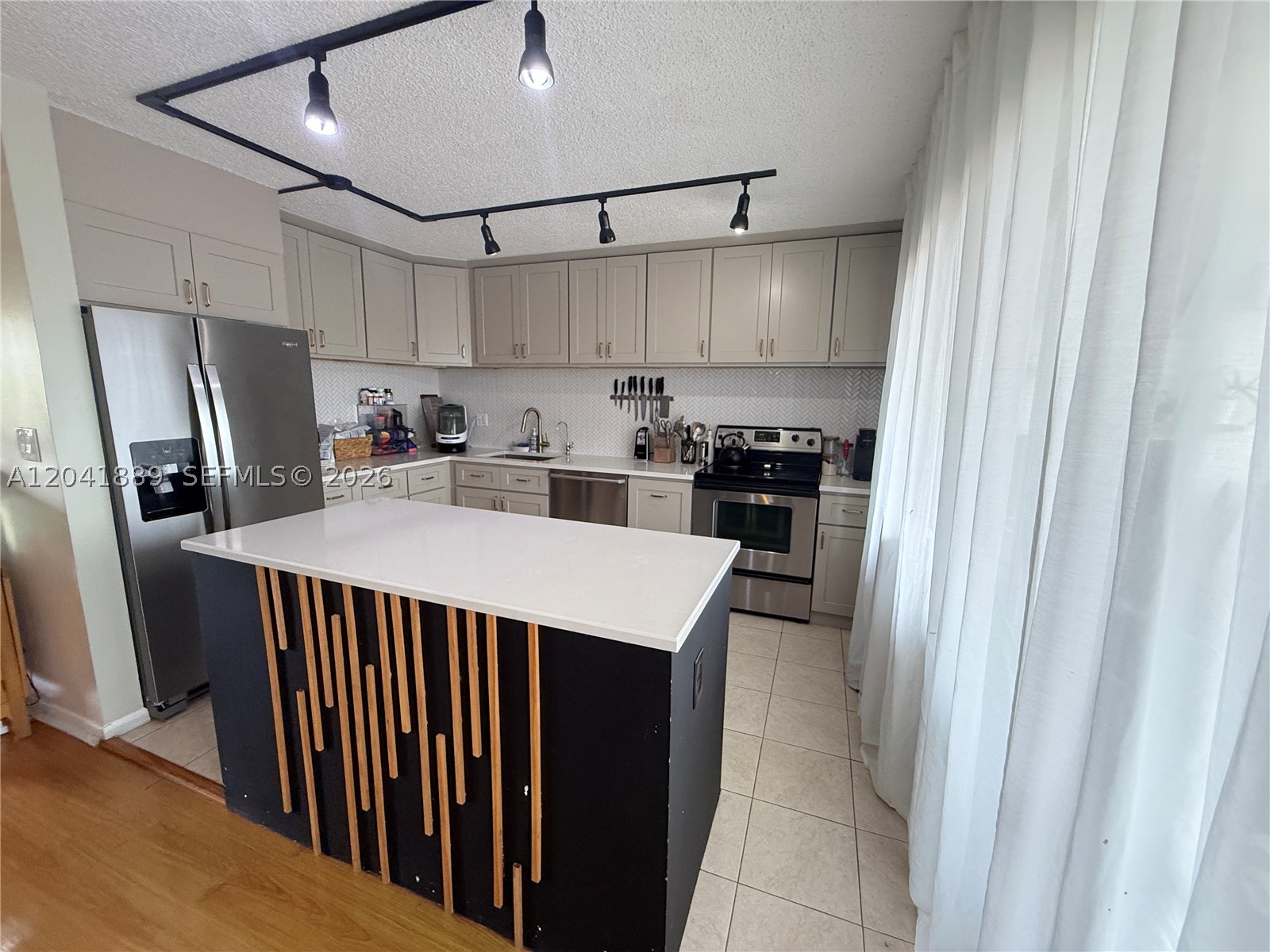 COUNTRY LANE CONDO #1 - Residential
