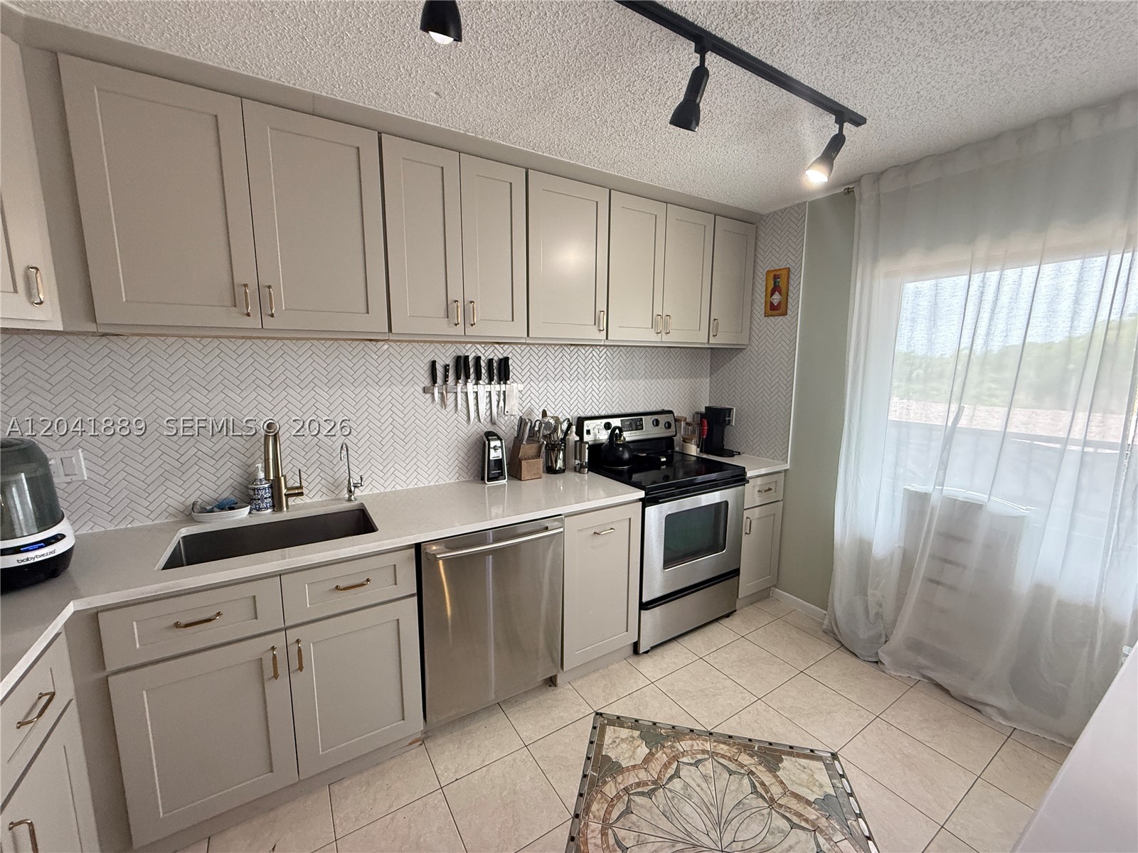 COUNTRY LANE CONDO #1 - Residential