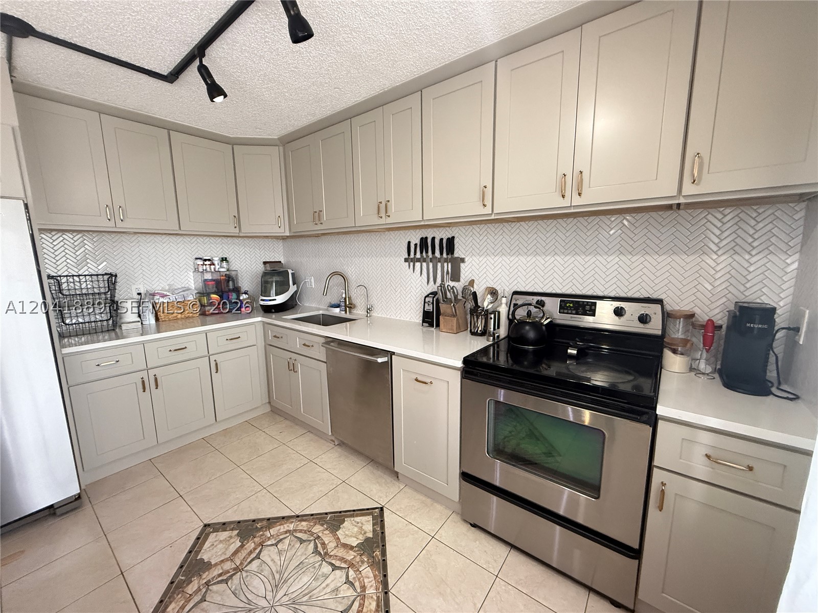 COUNTRY LANE CONDO #1 - Residential