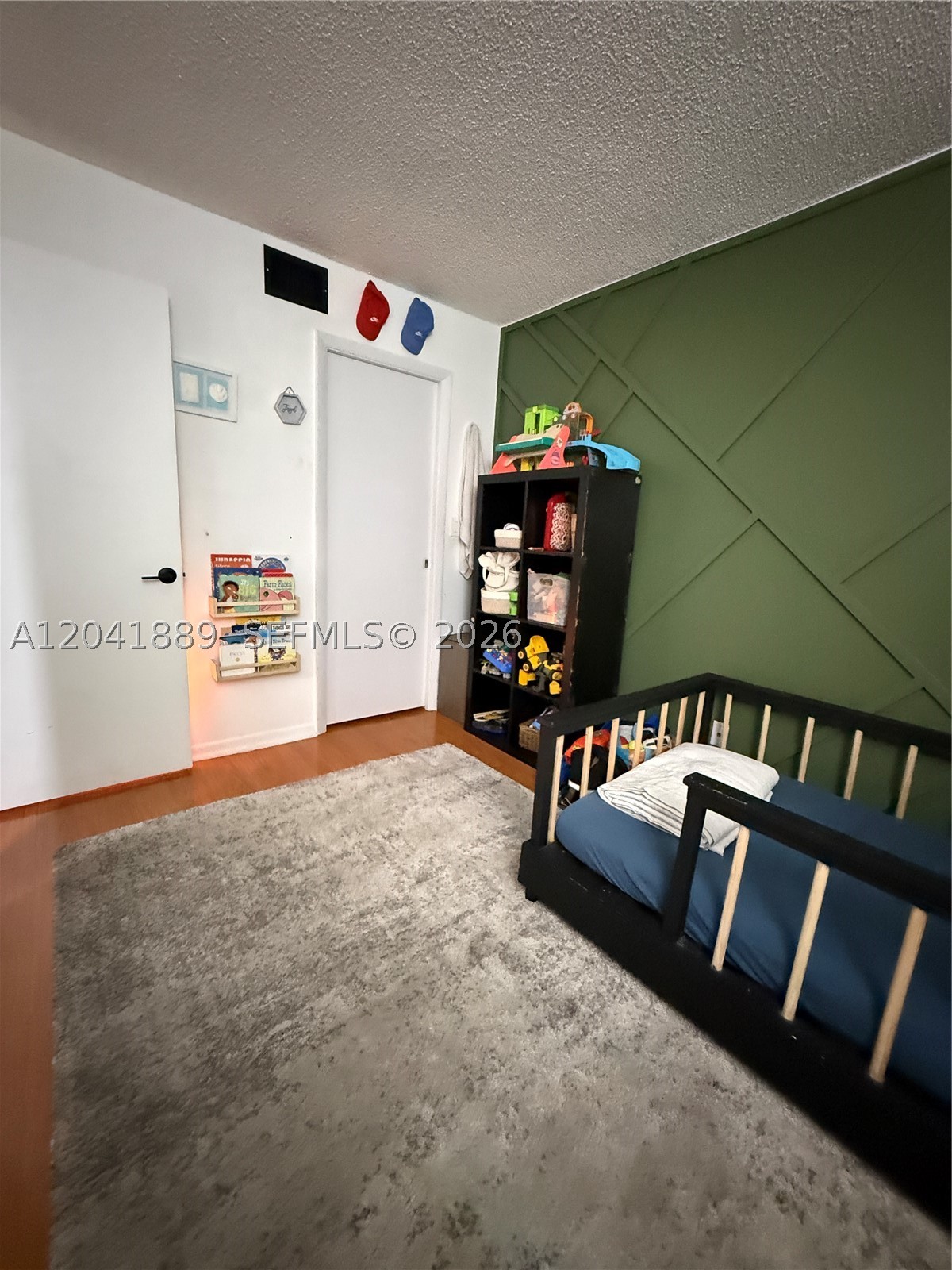 COUNTRY LANE CONDO #1 - Residential